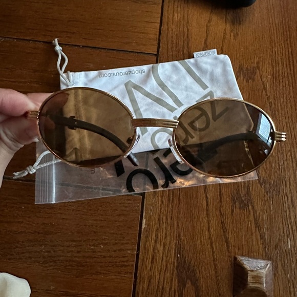 4pcs for $20 in my store ‼️ZeroUV sunglasses polycarbonate lens silicone legs - Picture 5 of 6